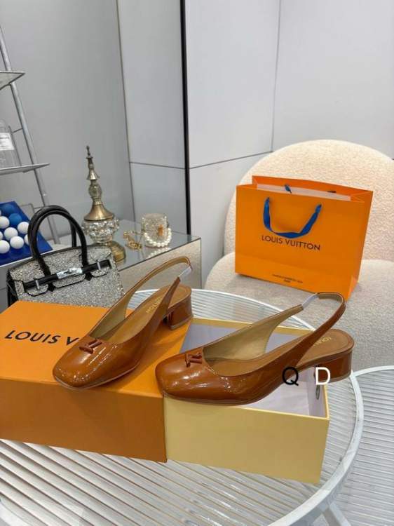 Picture of Louis Vuitton Shoes _SKULVsz35-40GDT040512494